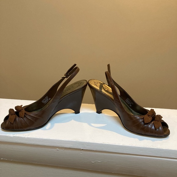 Franco Sarto Leather Slingbacks with Brown Suede Bows  size 6 Genuine Leather - Picture 4 of 8